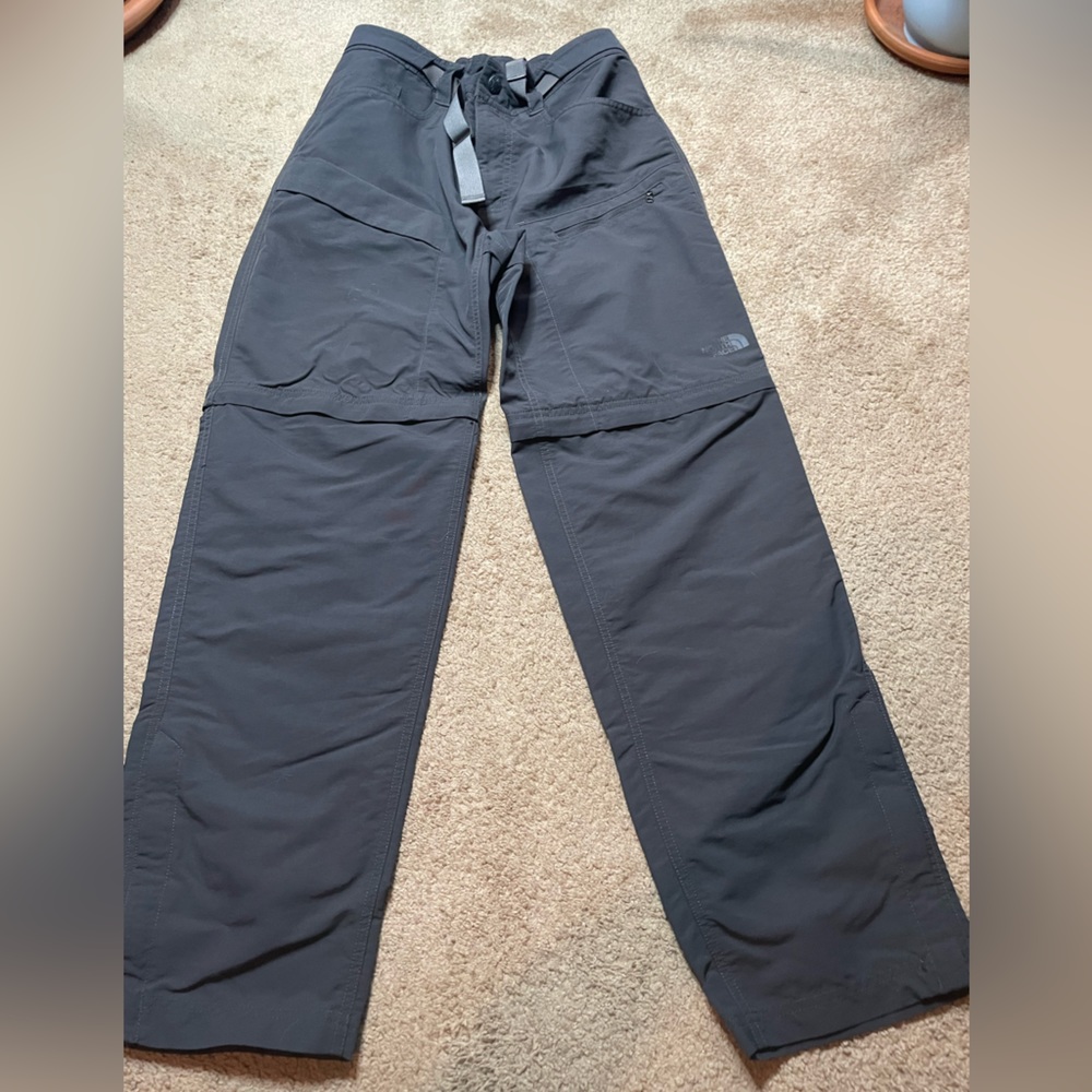 New w/o tags: Men’s North Face convertible pants. Size small, regular length.